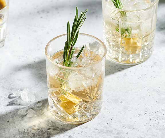 Cocktail gin-gin avec du gin sans alcool
